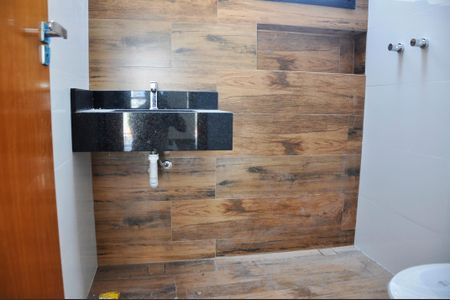 Casa à venda com 100m², 3 quartos e 2 vagas Casa à venda com 100m², 3 quartos e 2 vagasDetalhe - Suíte