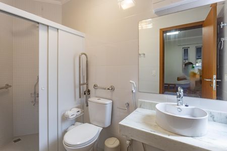 Casa à venda com 410m², 4 quartos e 4 vagasBanheiro da Suíte 1