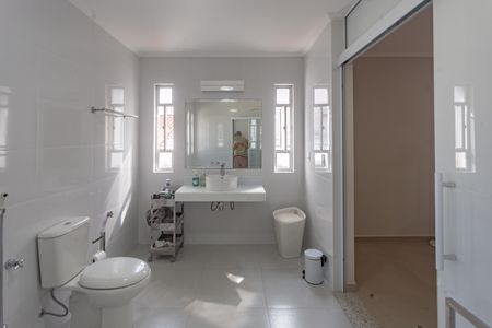 Casa à venda com 410m², 4 quartos e 4 vagasBanheiro da Suíte 3