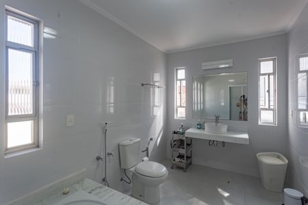 Casa à venda com 410m², 4 quartos e 4 vagasBanheiro da Suíte 3