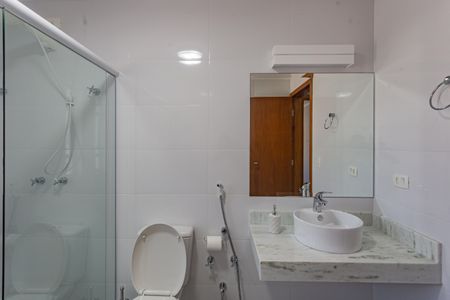 Casa à venda com 410m², 4 quartos e 4 vagasBanheiro da Suíte 2