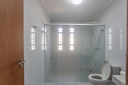 Casa à venda com 410m², 4 quartos e 4 vagasBanheiro da Suíte 2