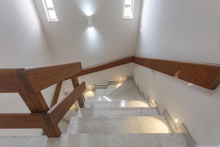 Casa à venda com 410m², 4 quartos e 4 vagasEscada
