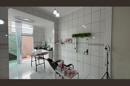 Casa à venda com 270m², 3 quartos e 2 vagasPorão