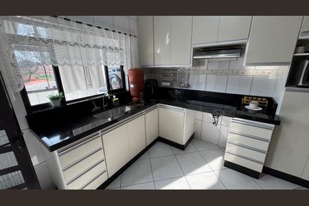 Casa à venda com 270m², 3 quartos e 2 vagasCozinha