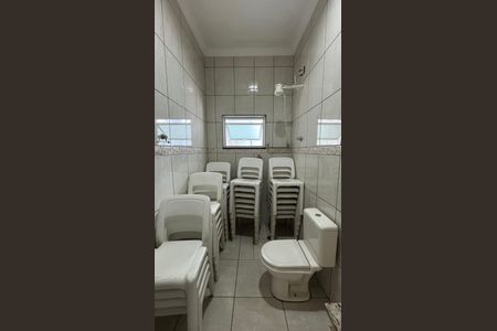 Casa à venda com 270m², 3 quartos e 2 vagasPorão - Banheiro