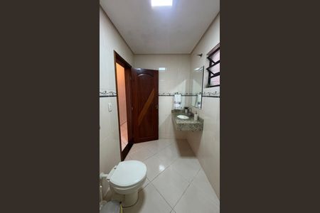 Casa à venda com 270m², 3 quartos e 2 vagasBanheiro