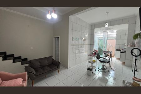 Casa à venda com 270m², 3 quartos e 2 vagasPorão