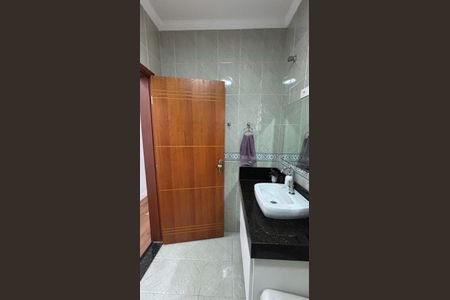 Casa à venda com 270m², 3 quartos e 2 vagasBanheiro