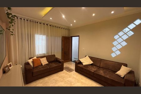 Casa à venda com 270m², 3 quartos e 2 vagasSala