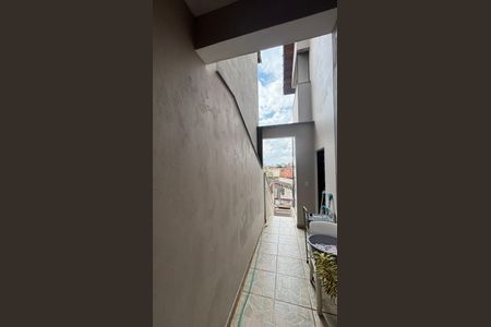 Casa à venda com 270m², 3 quartos e 2 vagasCorredor