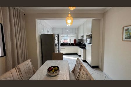 Casa à venda com 270m², 3 quartos e 2 vagasCozinha