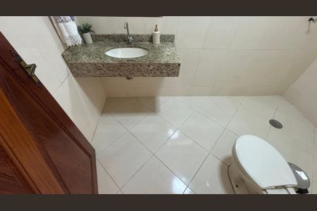 Casa à venda com 270m², 3 quartos e 2 vagasBanheiro