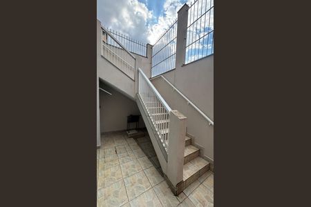 Casa à venda com 270m², 3 quartos e 2 vagasEscada - Quintal