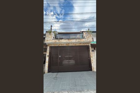 Casa à venda com 270m², 3 quartos e 2 vagasFachada