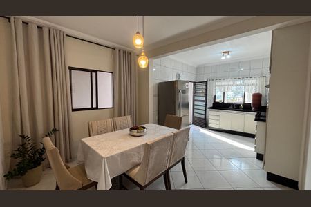 Casa à venda com 270m², 3 quartos e 2 vagasCozinha