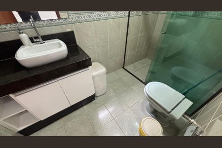 Casa à venda com 270m², 3 quartos e 2 vagasBanheiro