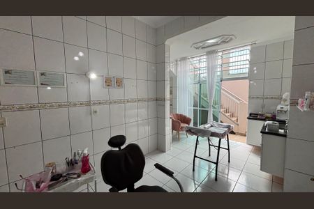 Casa à venda com 270m², 3 quartos e 2 vagasPorão