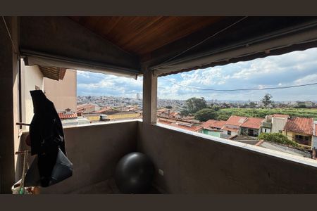 Casa à venda com 270m², 3 quartos e 2 vagasQuarto 2 Varanda