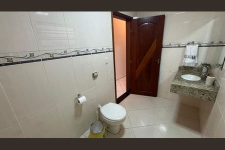 Casa à venda com 270m², 3 quartos e 2 vagasBanheiro