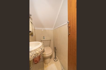 Casa de condomínio à venda com 180m², 3 quartos e 2 vagasLavabo