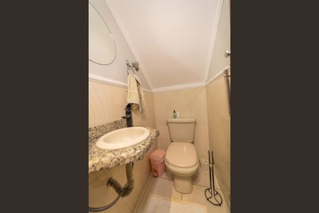 Casa de condomínio à venda com 180m², 3 quartos e 2 vagasLavabo