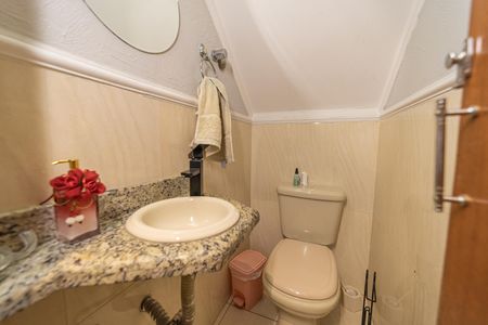 Casa de condomínio à venda com 180m², 3 quartos e 2 vagasLavabo