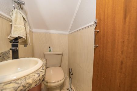 Casa de condomínio à venda com 180m², 3 quartos e 2 vagasLavabo