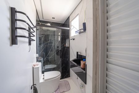 Casa de condomínio à venda com 180m², 3 quartos e 2 vagasBanheiro do Quarto 1