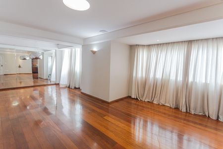 Apartamento para alugar com 141m², 4 quartos e 2 vagas Apartamento para alugar com 141m², 4 quartos e 2 vagasSala