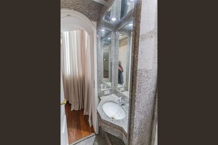 Apartamento para alugar com 141m², 4 quartos e 2 vagas Apartamento para alugar com 141m², 4 quartos e 2 vagasLavabo na Sala