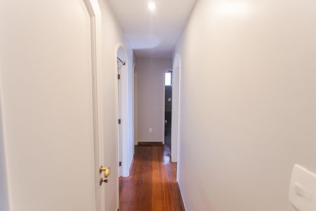 Apartamento para alugar com 141m², 4 quartos e 2 vagas Apartamento para alugar com 141m², 4 quartos e 2 vagasCorredor