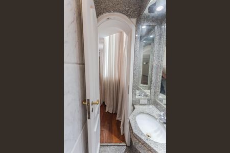 Apartamento para alugar com 141m², 4 quartos e 2 vagas Apartamento para alugar com 141m², 4 quartos e 2 vagasLavabo na Sala