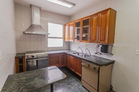 Apartamento para alugar com 141m², 4 quartos e 2 vagas Apartamento para alugar com 141m², 4 quartos e 2 vagasCozinha