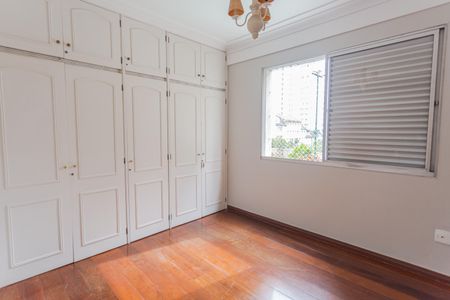 Apartamento para alugar com 141m², 4 quartos e 2 vagas Apartamento para alugar com 141m², 4 quartos e 2 vagasQuarto 2