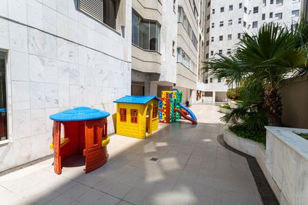 Apartamento para alugar com 141m², 4 quartos e 2 vagas Apartamento para alugar com 141m², 4 quartos e 2 vagasÁrea comum - Playground