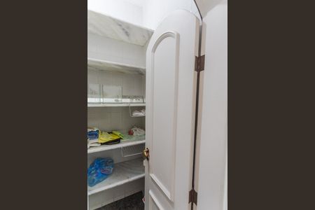 Apartamento para alugar com 141m², 4 quartos e 2 vagas Apartamento para alugar com 141m², 4 quartos e 2 vagasDespensa