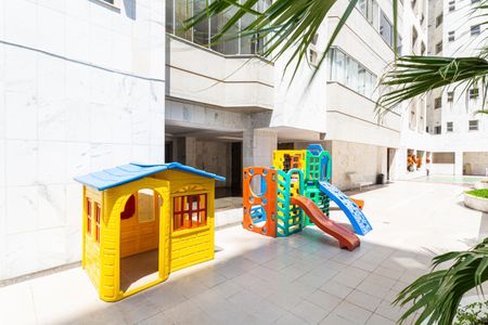 Apartamento para alugar com 141m², 4 quartos e 2 vagas Apartamento para alugar com 141m², 4 quartos e 2 vagasÁrea comum - Playground