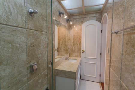 Apartamento para alugar com 141m², 4 quartos e 2 vagas Apartamento para alugar com 141m², 4 quartos e 2 vagasBanheiro da Suíte