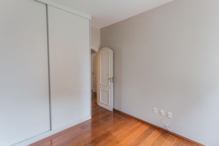 Apartamento para alugar com 141m², 4 quartos e 2 vagas Apartamento para alugar com 141m², 4 quartos e 2 vagasQuarto 3