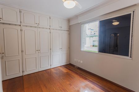 Apartamento para alugar com 141m², 4 quartos e 2 vagas Apartamento para alugar com 141m², 4 quartos e 2 vagasSuíte