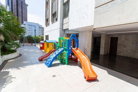 Apartamento para alugar com 141m², 4 quartos e 2 vagas Apartamento para alugar com 141m², 4 quartos e 2 vagasÁrea comum - Playground
