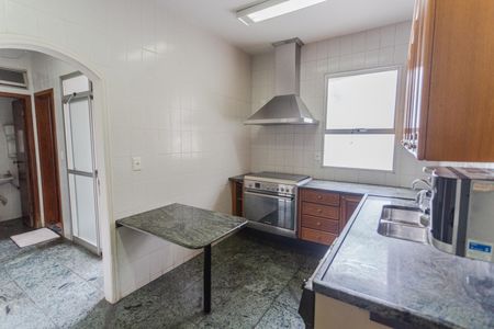 Apartamento para alugar com 141m², 4 quartos e 2 vagas Apartamento para alugar com 141m², 4 quartos e 2 vagasCozinha