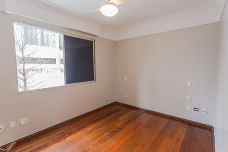 Apartamento para alugar com 141m², 4 quartos e 2 vagas Apartamento para alugar com 141m², 4 quartos e 2 vagasSuíte