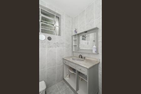 Banheiro de apartamento à venda com 1 quarto, 40m² em Auxiliadora, Porto Alegre