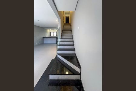 Escada de casa para alugar com 3 quartos, 112m² em Vila Gumercindo, São Paulo