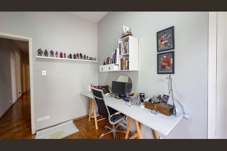 Casa à venda com 290m², 3 quartos e 2 vagasEscritório