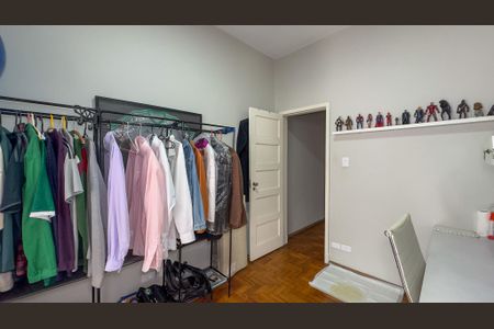 Casa à venda com 290m², 3 quartos e 2 vagasEscritório