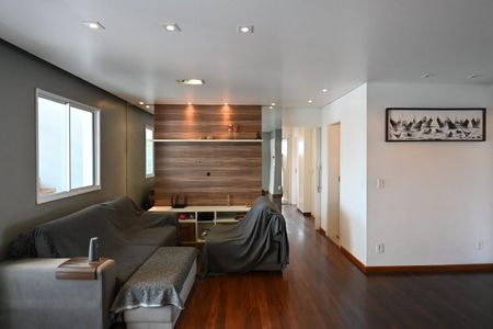 Apartamento para alugar com 3 quartos, 206m² em Vila Sonia, São Paulo