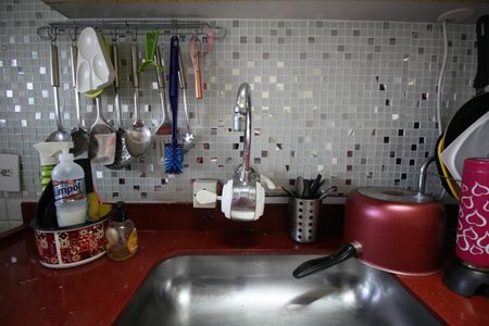 Cozinha - Torneira de apartamento para alugar com 2 quartos, 44m² em Jardim Suina, Taboão da Serra